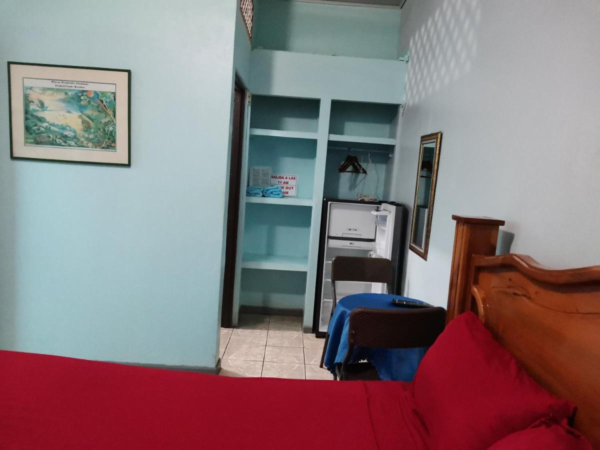 Cabinas Mitchaelle'S Puerto Viejo de Talamanca ภายนอก รูปภาพ