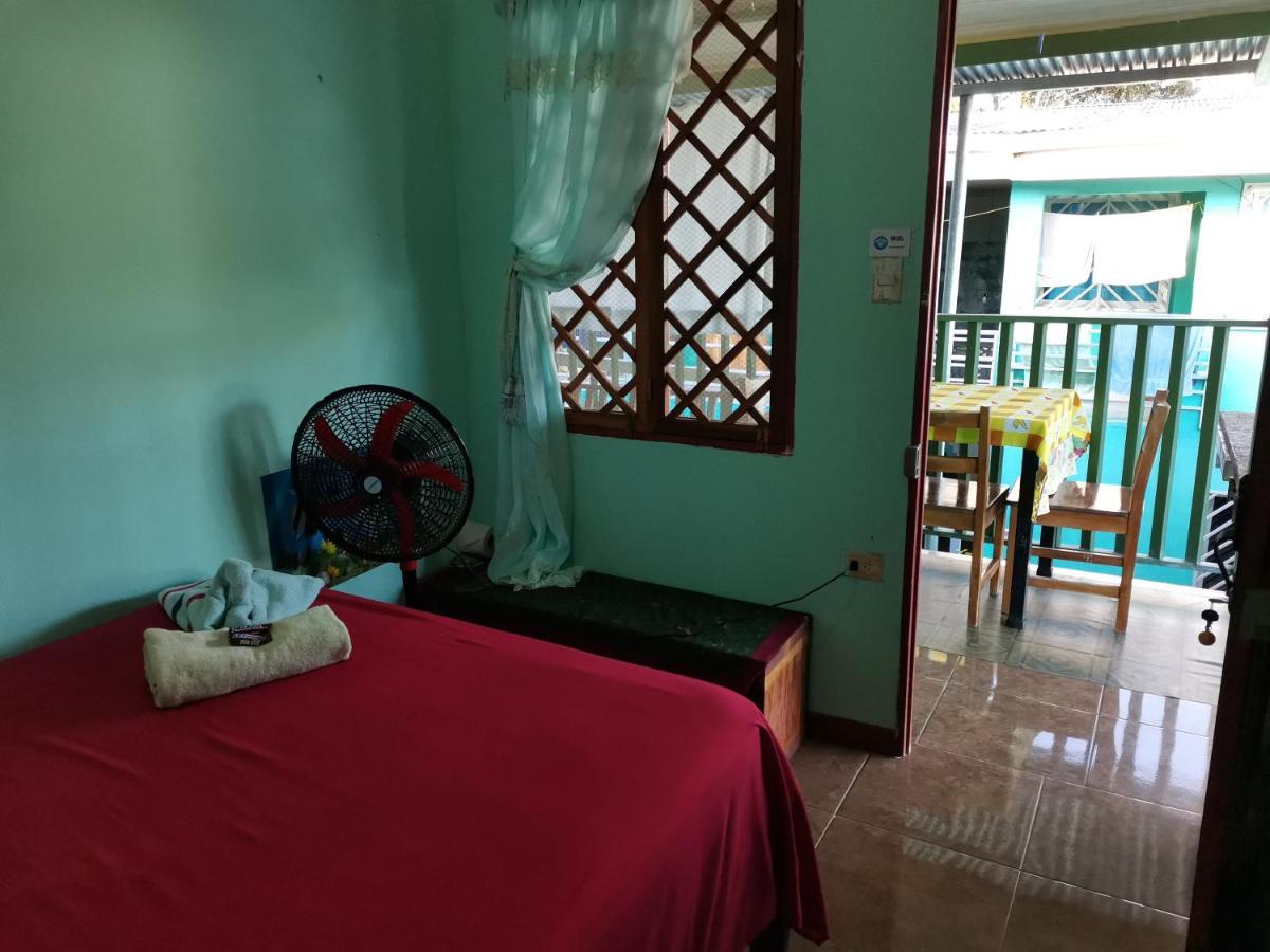 Cabinas Mitchaelle'S Puerto Viejo de Talamanca ภายนอก รูปภาพ