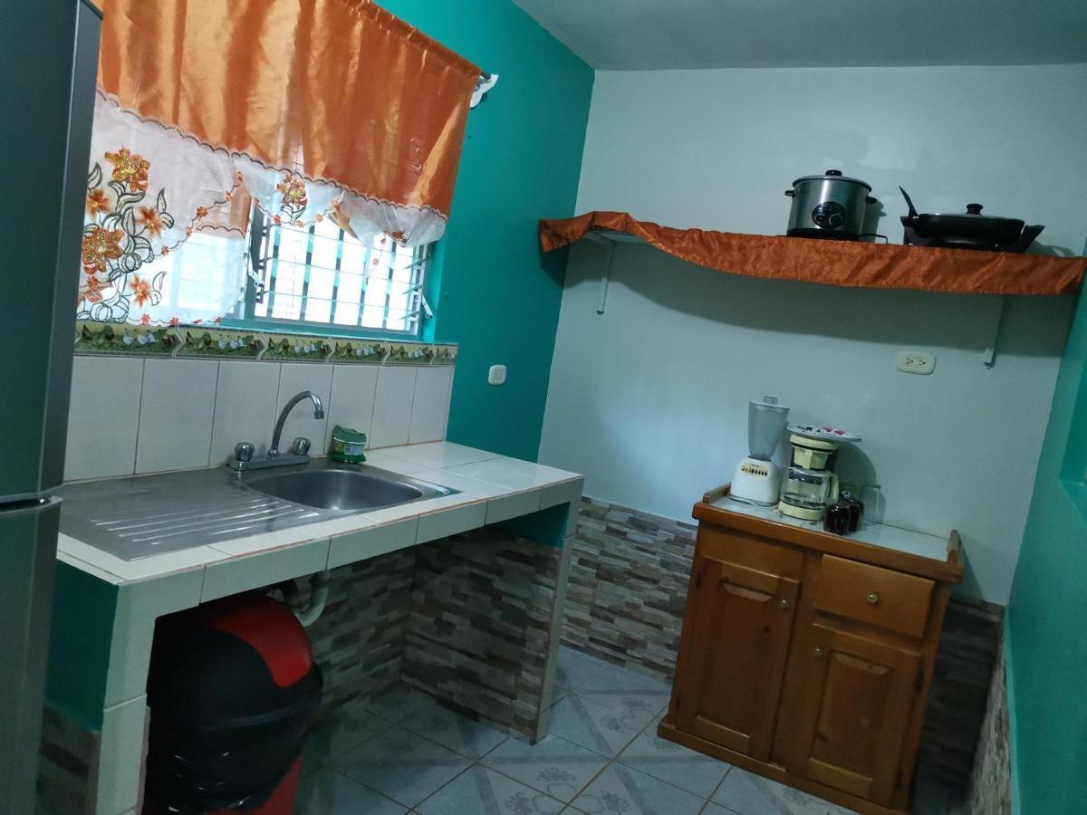 Cabinas Mitchaelle'S Puerto Viejo de Talamanca ภายนอก รูปภาพ