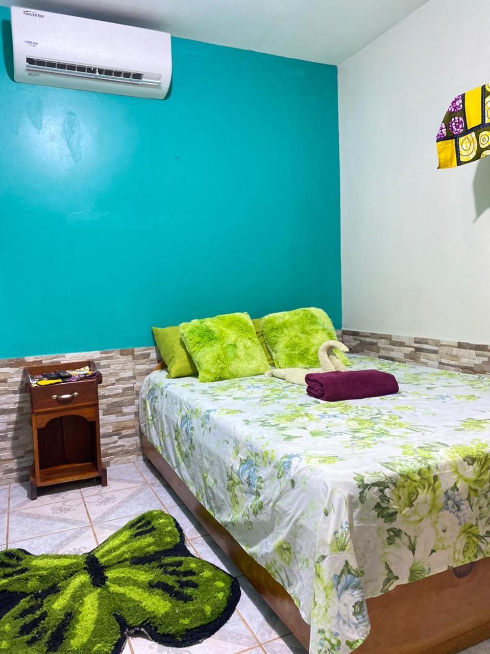 Cabinas Mitchaelle'S Puerto Viejo de Talamanca ภายนอก รูปภาพ